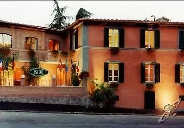 Piccola سيينا