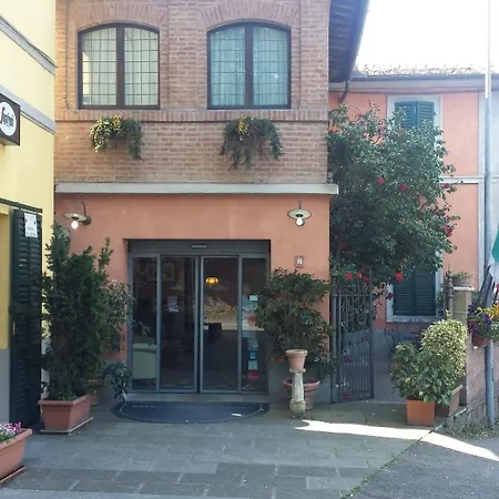皮科拉西耶纳假日酒店